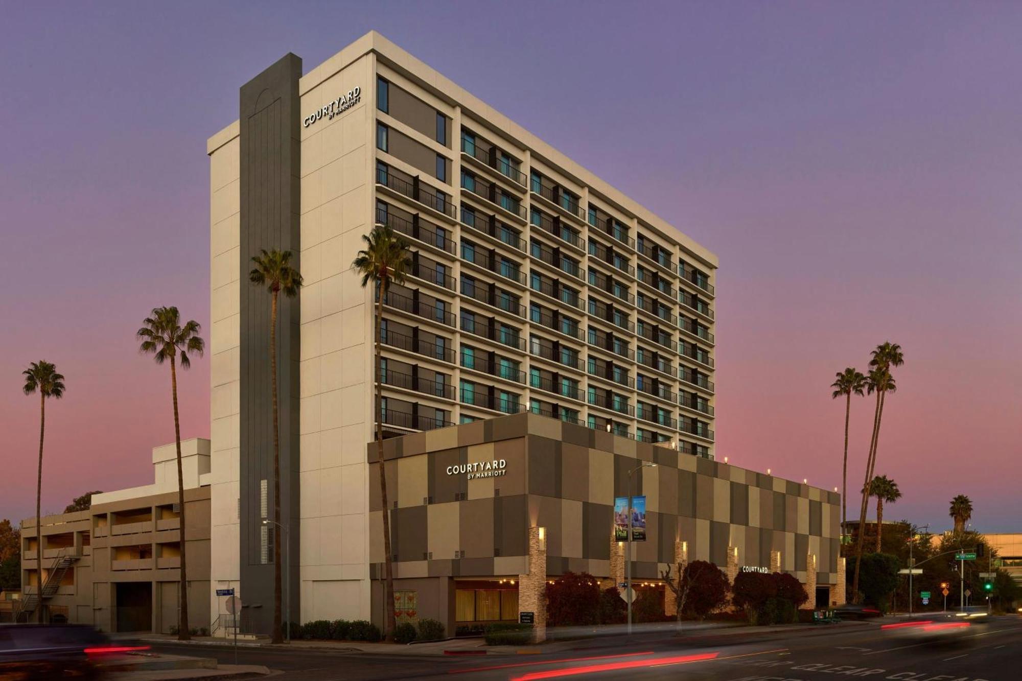 Courtyard Los Angeles Sherman Oaks — Fotos 1